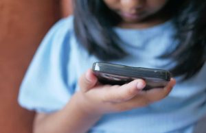 Adeus forçado: Adolescentes são desligados das redes sociais na Austrália