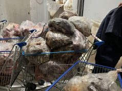 Açougue e padaria de supermercado são fechados por vender produtos estragados