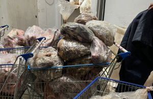 Açougue e padaria de supermercado são fechados por vender produtos estragados