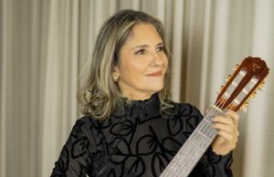 Quando o Violão Fala, a Alma Responde: Carmem Di Novic celebra 30 anos de sons, caminhos e encontros