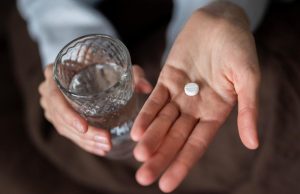 Anvisa proíbe venda de creatina de quatro marcas e de paracetamol irregular. Saiba quais