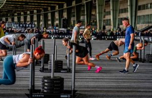 Você sabe quais as 10 consequências de treinar muito pesado em academia? Descubra