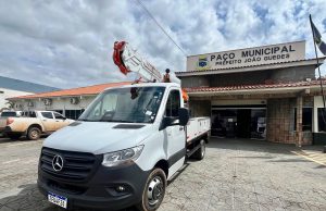 Prefeitura de Colíder investe em veículo com cesto aéreo para fortalecer serviços de infraestrutura