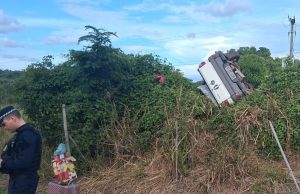 Acidente entre carro e caminhão na MT-320 deixa quatro pessoas feridas