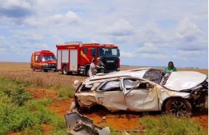 TRAGÉDIA: Hilux SW4 capota, arremessa passageiras e deixa duas pessoas mortas no Norte de MT na tarde deste domingo