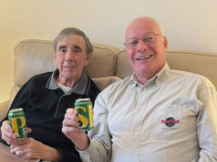 Homem viaja 22 mil km para tomar a última cerveja com seu amigo com câncer em estágio terminal