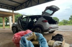 Médica é presa com mais de 70 kg de drogas neste domingo; duas crianças de 11 e 9 anos viajavam no carro