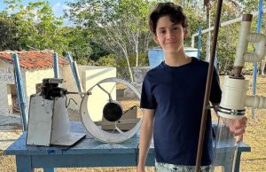 Garoto brasileiro cria bomba eólica barata para levar água às famílias do Nordeste e ganha prêmios