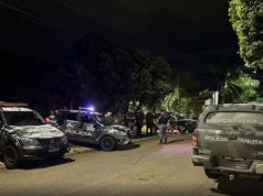 Quatro morrem em confronto durante ação em que PM estoura ‘escritório do crime’; pistolas, fuzis e drogas apreendidas