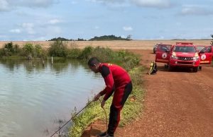 Bombeiros militares localizam corpo de homem que se afogou em represa de fazenda