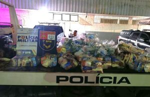 PM localiza mais de cem cestas básicas em casa abandonada após denúncia de agressão