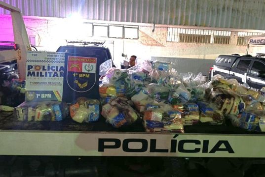 PM localiza mais de cem cestas básicas em casa abandonada após denúncia de agressão