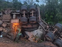 Acidente envolvendo carreta e ambulância em rodovia de MT mata paciente