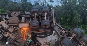 Acidente envolvendo carreta e ambulância em rodovia de MT mata paciente