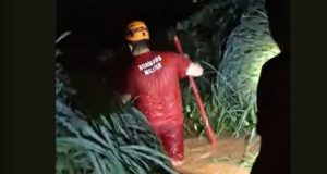 Bombeiros atendem cerca de 30 ocorrências e resgatam homem arrastado por enxurrada; Vídeo