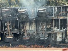 Carreta que seguia em direção a Colíder carregada com carne pega fogo e interdita BR-163 na tarde deste sábado(21)