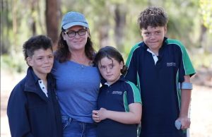 HERÓI MERECIDAMENTE: adolescente de 13 anos nada 4 horas em alto-mar e salva família à deriva