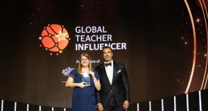 Professora brasileira é eleita a mais influente do mundo, em Dubai