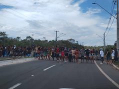 Indígenas protestam contra dragagem no Rio Tapajós