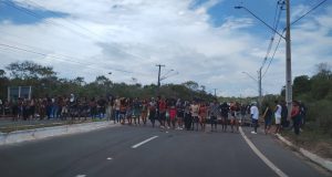 Indígenas protestam contra dragagem no Rio Tapajós