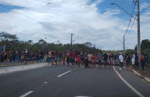 Indígenas protestam contra dragagem no Rio Tapajós