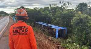 Ônibus tomba na BR-158 em MT e deixa dois mortos