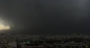 Céu escuro e chuva ácida: Como o ‘dia virou noite’ no Irã após ataques aéreos