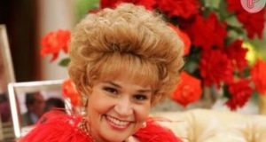 Cláudia Rodrigues surpreende e aparece de pé, sem cadeira de rodas, em evento no Rio; vídeo