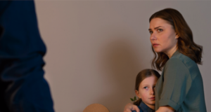 Filha liga da escola para o 190 e salva mãe de violência doméstica; padrasto preso