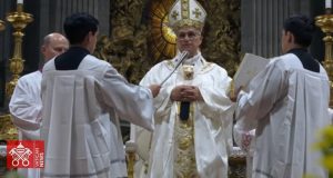 O Papa: ressuscitados com Cristo, podemos dar vida a um mundo novo, de paz e de unidade