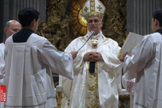 O Papa: ressuscitados com Cristo, podemos dar vida a um mundo novo, de paz e de unidade