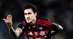 Flamengo vence Fluminense e assume a vice-liderança