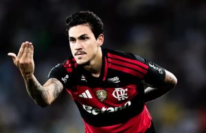 Flamengo vence Fluminense e assume a vice-liderança
