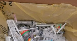 Presa enfermeira por exercício ilegal da medicina e comercialização de medicamentos irregulares