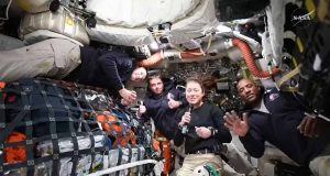 VÍDEO: Sétimo dia de missão da Artemis 2 no espaço tem manobras na espaçonave e folga para os astronautas; saiba como os astronautas se alimentam