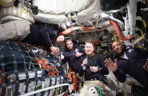 VÍDEO: Sétimo dia de missão da Artemis 2 no espaço tem manobras na espaçonave e folga para os astronautas; saiba como os astronautas se alimentam