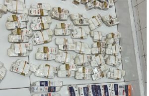 Falso PM é preso com mercadorias ilegais escondidas em compartimento oculto de veículo; vídeo