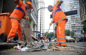 Piso salarial de R$ 3 mil para garis, aprovado pela Câmara, chega ao Senado