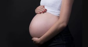 Doula agora tem Lei: pessoa que oferece apoio físico, emocional e informacional à gestante passa a ter profissão regulamentada no Brasil