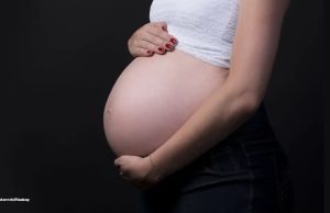 Doula agora tem Lei: pessoa que oferece apoio físico, emocional e informacional à gestante passa a ter profissão regulamentada no Brasil