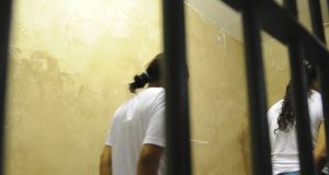 Duas mulheres foragidas são presas em cidade do Nortão de MT por envolvimento em tráfico de drogas