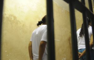 Duas mulheres foragidas são presas em cidade do Nortão de MT por envolvimento em tráfico de drogas