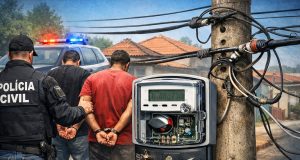 ‘Gato’ de energia que abastecia quitinetes leva quatro pessoas à prisão