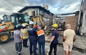 Bombeiros localizam quarta vítima da queda de avião no Rio Grande do Sul; corpos são encaminhados para identificação