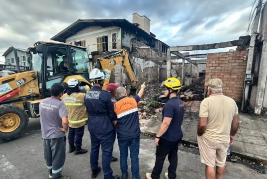 Bombeiros localizam quarta vítima da queda de avião no Rio Grande do Sul; corpos são encaminhados para identificação