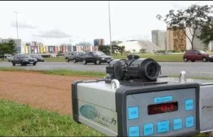 Projeto que proíbe radar escondido avança na Câmara