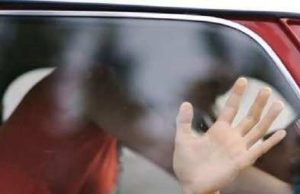 Casal é preso pela prática de sexo dentro de veículo estacionado em via pública
