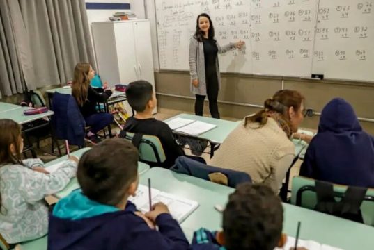 Confirmado: piso salarial dos professores será de R$ 5.130; Medida Provisória aprovada no Senado