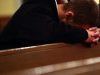 Homem entra em igreja, pede oração e morre em seguida