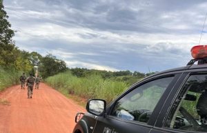 Supeito de estupro e assassinato de jovem morre em confronto com a polícia neste fim de semana